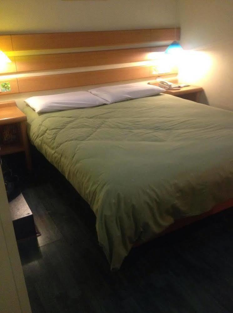 Home Inn Chongqing Jiangbei Airport Shuangfeng Road Buitenkant foto